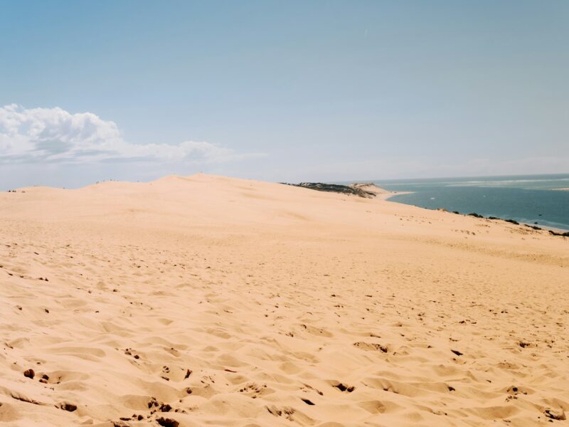 Dune du Pilat surplombant l'océan, plus haute dune d'Europe au Bassin d'Arcachon